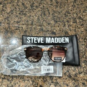 Steve Madden sunglasses NWT